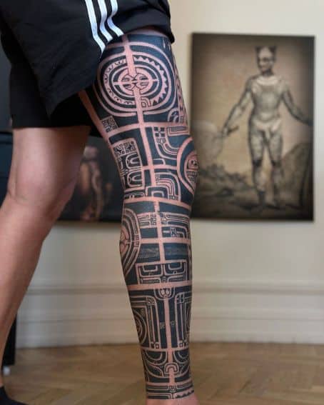 Dark and bold Polynesian tattoo on leg