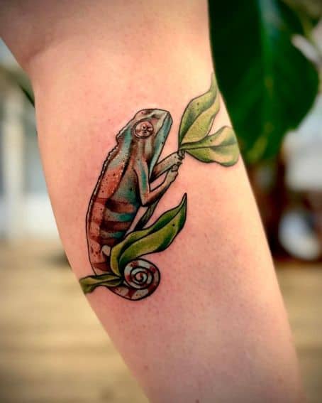 Lil Chameleon Tattoo on Back of The Leg