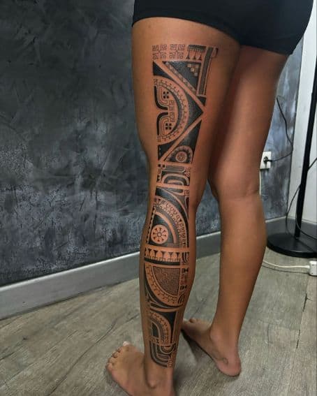 Long Polynesian tattoo on the leg