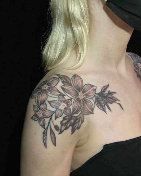Tattoo of Big Flowers on Shoulders